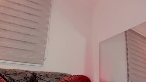 Snapshot of lollypetitte_ chatting on 16, 2, 2026 Lolly online show from 16, 2, 2026