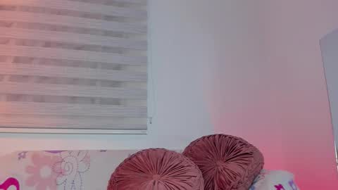 Snapshot of lollypetitte_ chatting on 8, 3, 2026 Lolly online show from 8, 3, 2026