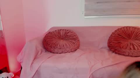 Snapshot of lollypetitte_ chatting on 8, 3, 2026 Lolly online show from 8, 3, 2026