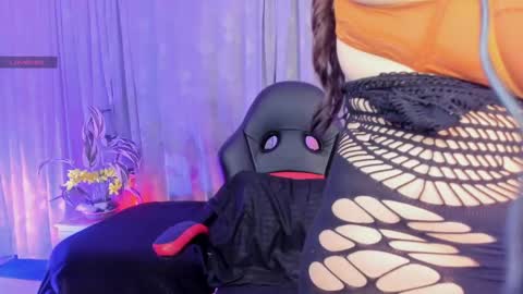 Jennifer  online show from 28, 4, 2026