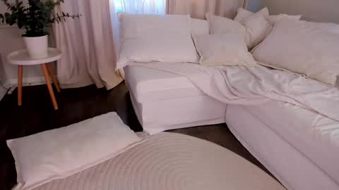 lonelyteaser online show from 11, 3, 2026