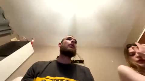 Unknowncouple online show from 8, 4, 2026