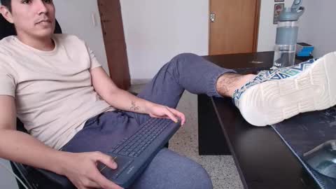 Snapshot of looki_16 chatting on 17, 10, 2025 looki 16 online show from 17, 10, 2025