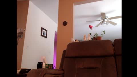 looking469 online show from 10, 10, 2025