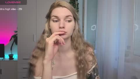 Snapshot of lookluna chatting on 1, 7, 2026 Luna online show from 1, 7, 2026