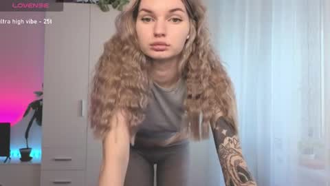 Snapshot of lookluna chatting on 3, 7, 2026 Luna online show from 3, 7, 2026