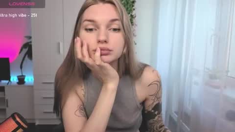 Snapshot of lookluna chatting on 7, 7, 2026 Luna online show from 7, 7, 2026