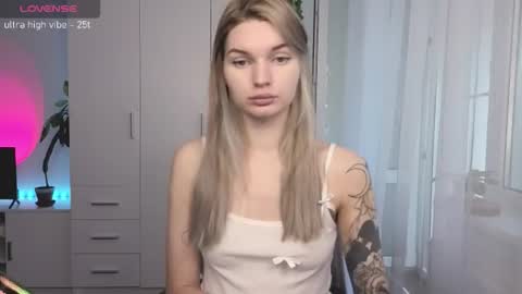 Snapshot of lookluna chatting on 3, 8, 2026 Luna online show from 3, 8, 2026