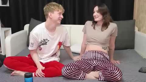 Jean and Isa right couple Mark and Eva left couple online show from 7, 11, 2025