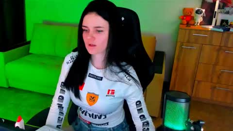 Lora Cain online show from 12, 2, 2025