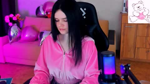 Lora Cain online show from 22, 2, 2025