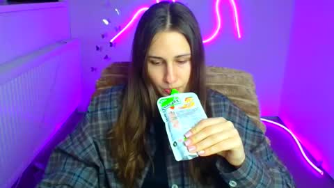 Lora online show from 13, 4, 2026