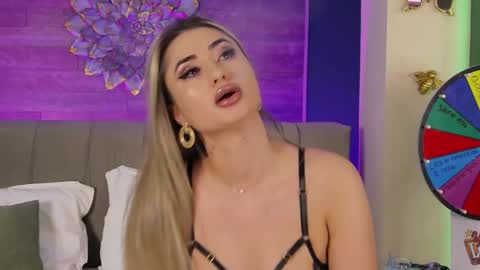 Snapshot of loradevine chatting on 8, 5, 2026 Lora online show from 8, 5, 2026