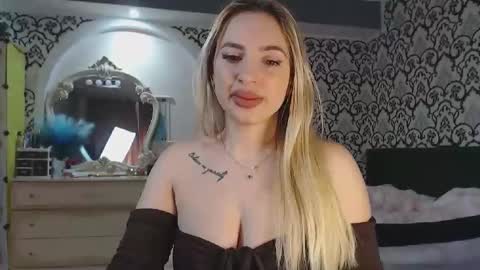 Queen LoraSinClare online show from 16, 2, 2026