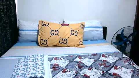 Snapshot of loreencutie chatting on 25, 11, 2025 loreen online show from 25, 11, 2025