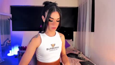 lesly lorena online show from 1, 2, 2025