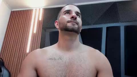  L O R E N Z O  Thumbs Up help  online show from 27, 9, 2025