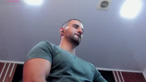  L O R E N Z O  Thumbs Up help  online show from 6, 11, 2025