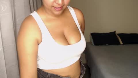 Snapshot of loretta_ chatting on 1, 3, 2025 Loretta Gmez online show from 1, 3, 2025