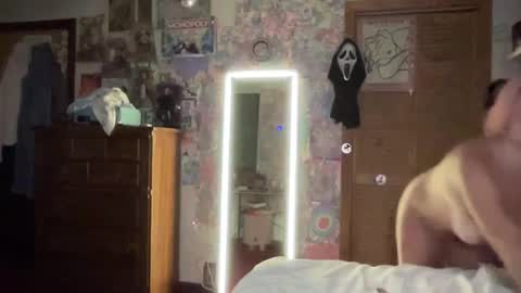 Snapshot of lorikane chatting on 12, 9, 2025 Lorelai Kane online show from 12, 9, 2025