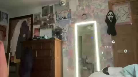 Snapshot of lorikane chatting on 10, 10, 2025 Lorelai Kane online show from 10, 10, 2025