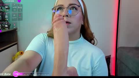 Snapshot of louisa_claire_ chatting on 25, 10, 2025 LuisaIG x luisa clair online show from 25, 10, 2025