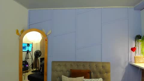 Snapshot of lourenfox chatting on 27, 11, 2025 Louren Fox online show from 27, 11, 2025