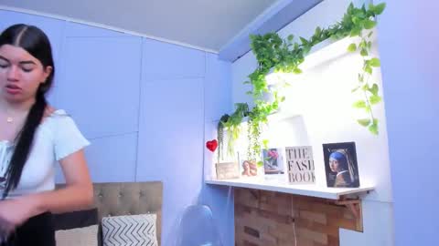 Snapshot of lourenfox chatting on 29, 11, 2025 Louren Fox online show from 29, 11, 2025