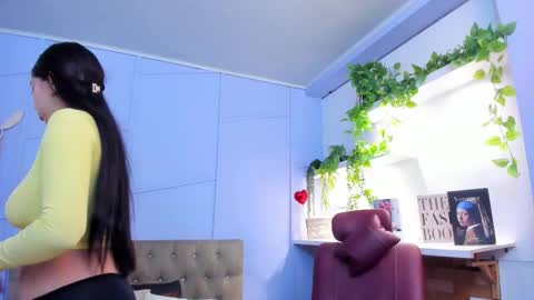 Snapshot of lourenfox chatting on 3, 12, 2025 Louren Fox online show from 3, 12, 2025