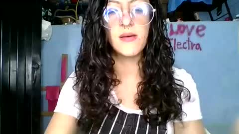 Snapshot of love_electra chatting on 15, 12, 2025 love_electra online show from 15, 12, 2025