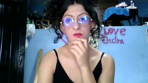 Snapshot of love_electra chatting on 16, 12, 2025 love_electra online show from 16, 12, 2025