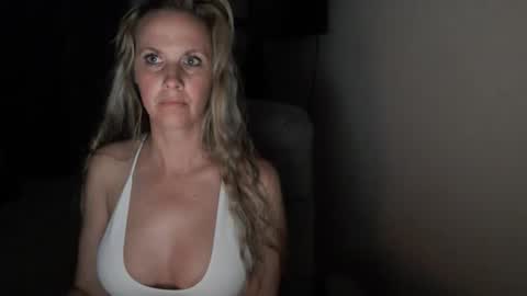 LoVe On  online show from 24, 4, 2026