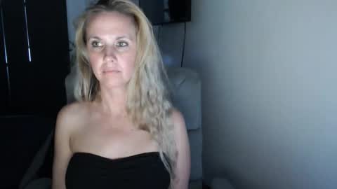 LoVe On  online show from 8, 6, 2026