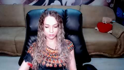 Snapshot of lovellymalina chatting on 29, 4, 2026 private open online show from 29, 4, 2026