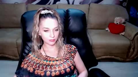 Snapshot of lovellymalina chatting on 7, 5, 2026 private open online show from 7, 5, 2026