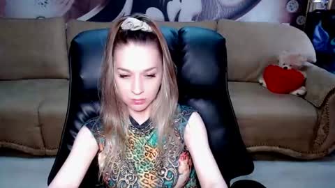 Snapshot of lovellymalina chatting on 10, 6, 2026 private open online show from 10, 6, 2026