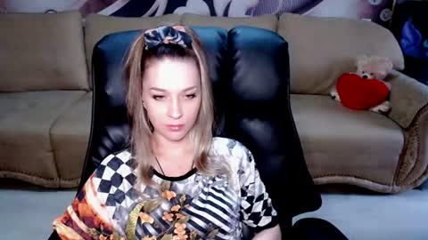 Snapshot of lovellymalina chatting on 12, 6, 2026 private open online show from 12, 6, 2026