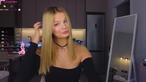 Snapshot of lovely_babyy chatting on 23, 7, 2026 Jenny online show from 23, 7, 2026