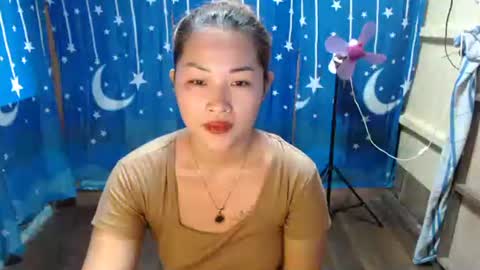 Snapshot of lovely_singlemom chatting on 17, 12, 2025 ask me dear online show from 17, 12, 2025
