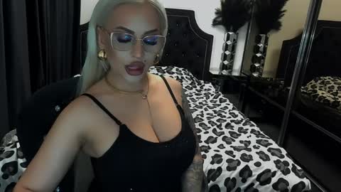 Snapshot of lovelyblondyxxx chatting on 15, 5, 2026 PrAllinXXXa online show from 15, 5, 2026