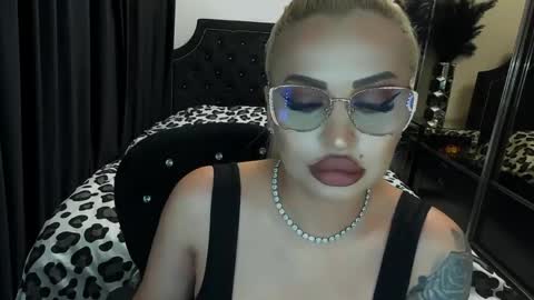 Snapshot of lovelyblondyxxx chatting on 22, 5, 2026 PrAllinXXXa online show from 22, 5, 2026