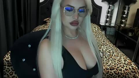 Snapshot of lovelyblondyxxx chatting on 2, 6, 2026 PrAllinXXXa online show from 2, 6, 2026