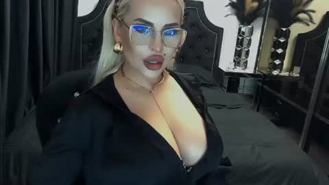 Snapshot of lovelyblondyxxx chatting on 12, 6, 2026 PrAllinXXXa online show from 12, 6, 2026
