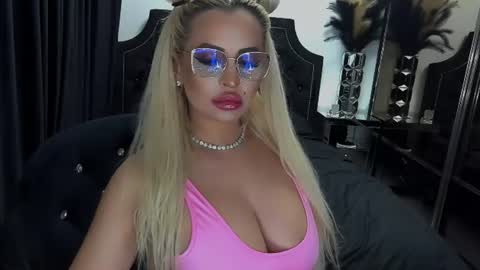 Snapshot of lovelyblondyxxx chatting on 13, 6, 2026 PrAllinXXXa online show from 13, 6, 2026