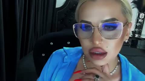 Snapshot of lovelyblondyxxx chatting on 17, 6, 2026 PrAllinXXXa online show from 17, 6, 2026
