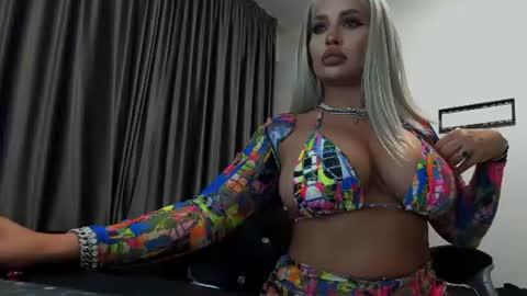 Snapshot of lovelyblondyxxx chatting on 7, 7, 2026 PrAllinXXXa online show from 7, 7, 2026