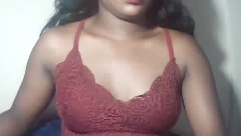 lovelylarra online show from 4, 4, 2026