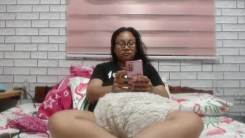 Angelquey online show from 5, 3, 2025