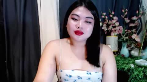 Snapshot of lovelyrhean chatting on 8, 11, 2025 Rhean online show from 8, 11, 2025