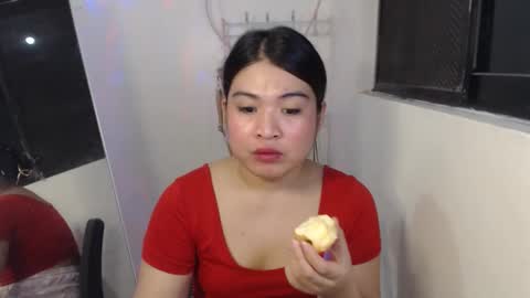 Snapshot of lovelyrhean chatting on 12, 5, 2026 Rhean online show from 12, 5, 2026